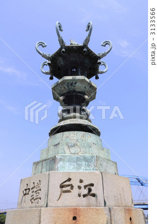 金毘羅五街道の一、丸亀街道の起点丸亀港に建つ「太助燈籠」 金毘羅五街道の一、丸亀街道の起点丸亀港に建つ「太助燈籠」 3133566
