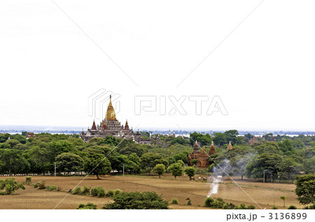 ミャンマーの寺院 3136899