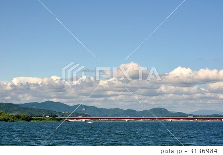 浜名湖の夏雲と東名高速道路 浜名湖の夏雲と東名高速道路 3136984