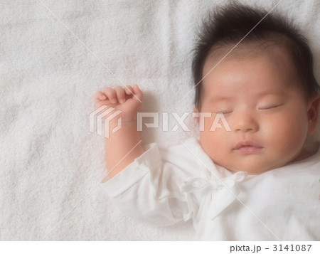 眠っている赤ちゃん　正面から 3141087