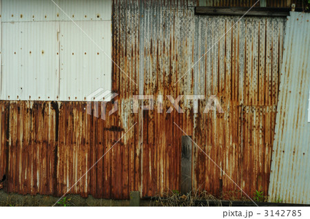錆たトタン壁の写真素材 [3142785] - PIXTA