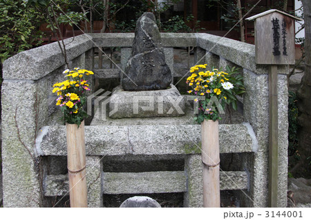 大津の義仲寺には俳人松尾芭蕉の墓があります。 3144001