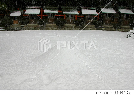 京都　八大神社の雪景色 3144437