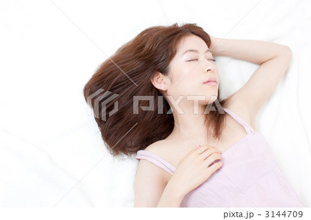 眠る女性 3144709