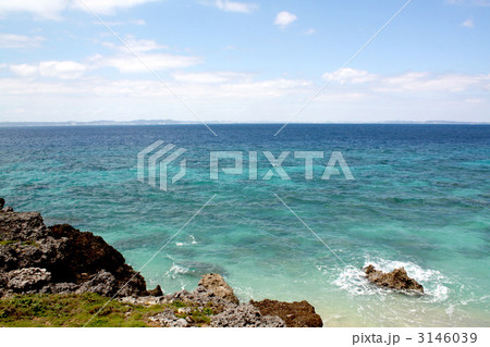 神聖な沖縄の離島。久高島の海 3146039