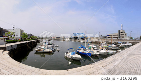 金毘羅船が着いた丸亀港「新堀湛甫」と京極大橋、太助灯籠 金毘羅船が着いた丸亀港「新堀湛甫」と京極大橋、太助灯籠 3160299