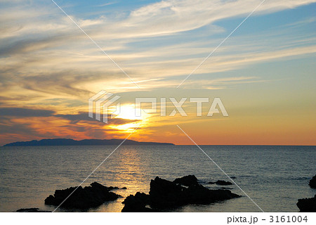 笹川流れの夕日と粟島 3161004