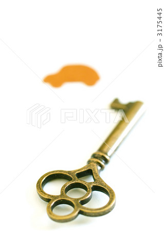 アンティークな鍵と車 3175445