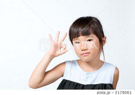 OKサインの女の子 3178061
