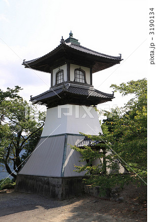 金毘羅奥の院「箸蔵寺」の仁王門前に建つ「高灯篭」 金毘羅奥の院「箸蔵寺」の仁王門前に建つ「高灯篭」 3190134