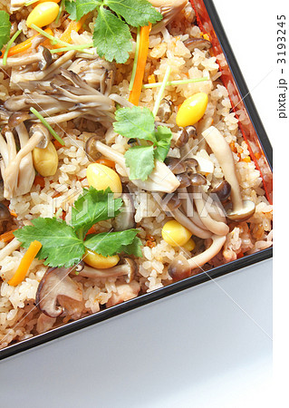 きのこの炊き込みご飯 3193245