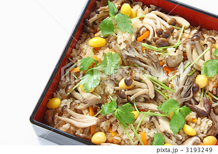 きのこの炊き込みご飯 3193249