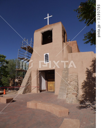 サンタフェ　アメリカ最古の教会 3193793