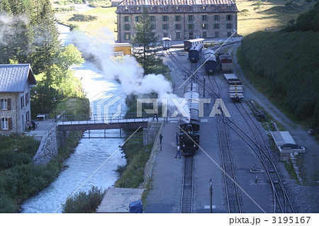 旧氷河急行の路線を復活したフルカ山岳蒸気鉄道 3195167