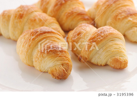 ミニクロワッサンを召し上がれ 3195396