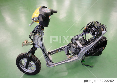 スクーターの解体 3200262
