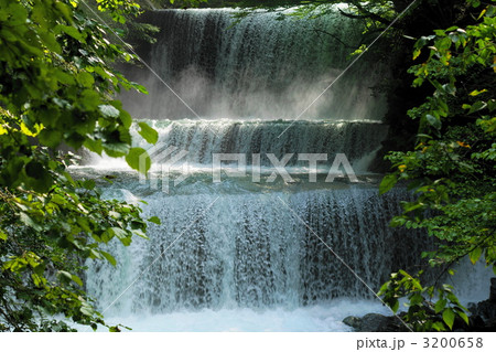pixta