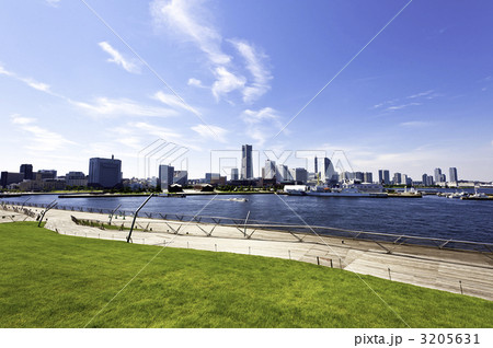 横浜大さん橋から見るみなとみらい21の風景(横浜市中区) 3205631