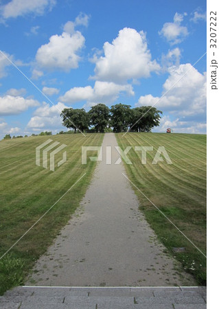 森の火葬場 森の火葬場 3207222