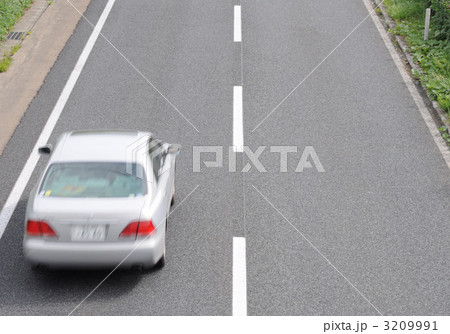 走り抜ける車１ 3209991