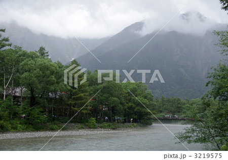 雨の上高地、河童橋 3219575
