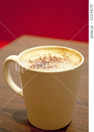 カフェで飲むコーヒー カフェで飲むコーヒー 3224879