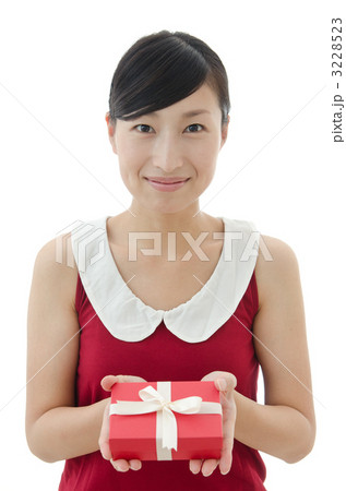 20代の女性（プレゼント） 3228523