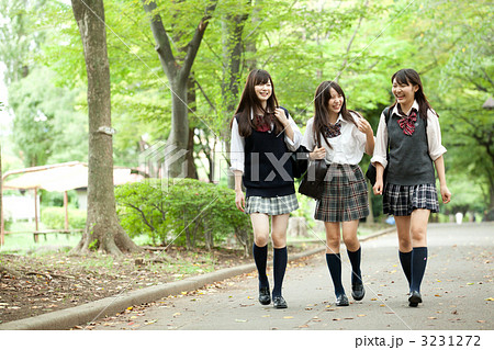 通学路 通学 複数の写真素材