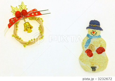 雪ダルマとクリスマスリース 3232672