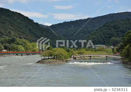 宇治川の朝霧橋と橘橋 3236311