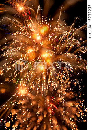 花火のアップ 3237053