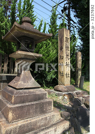平安時代の琵琶の名手、蝉丸を祭る大津市の蝉丸神社 3237692