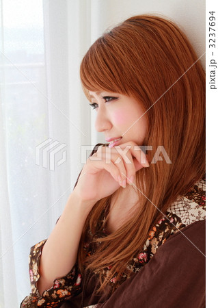 物思いの美少女 3237694