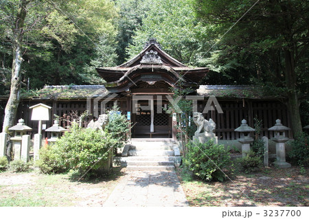 平安時代の琵琶の名手、蝉丸を祭る大津市の蝉丸神社 3237700