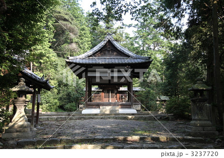 平安時代の琵琶の名手、蝉丸を祭る大津市の蝉丸神社 3237720