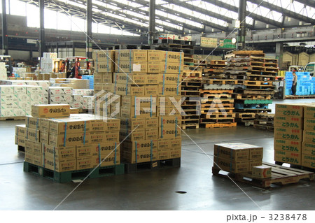 静かになった青果市場 3238478