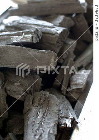 炭火焼の炭 炭火焼の炭 3239653