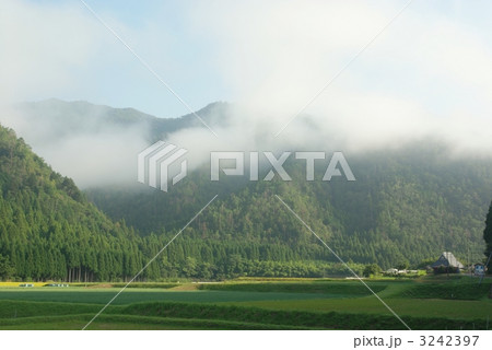 山里の朝霧 3242397
