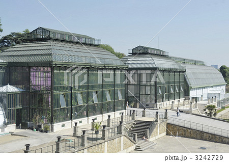 パリ植物園内大温室の外観の写真素材
