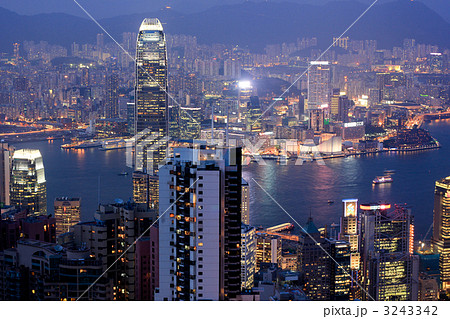 トワイライト 日没直後 ヴィクトリアピーク 香港島 香港の写真素材