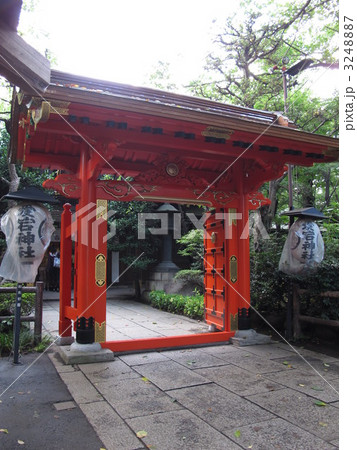 愛宕神社丹塗りの門 3248887