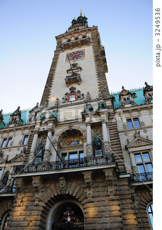 ドイツ　ハンブルク　市庁舎の塔 3249536