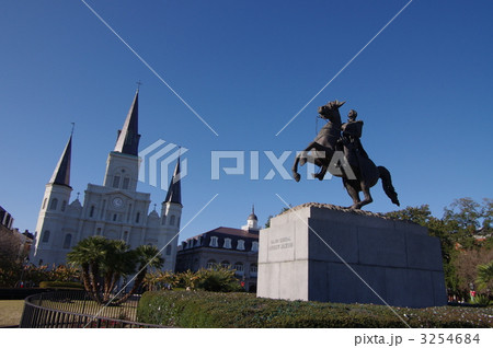 ジャクソン像とセントルイス大聖堂 3254684