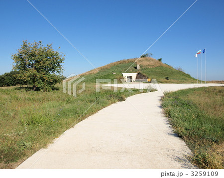 世界遺産「スヴェシュタリのトラキア人の墳墓」（ブルガリア） 3259109