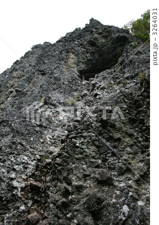 蟻の塔渡り付近の修験道の祠 3264031
