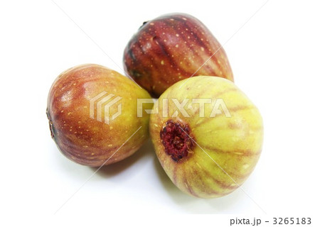 無花果の完熟果実3個横位置 無花果の完熟果実3個横位置 3265183