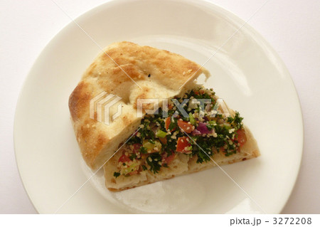 ターキッシュブレッドとタブリサラダのサンドイッチ ターキッシュブレッドとタブリサラダのサンドイッチ 3272208