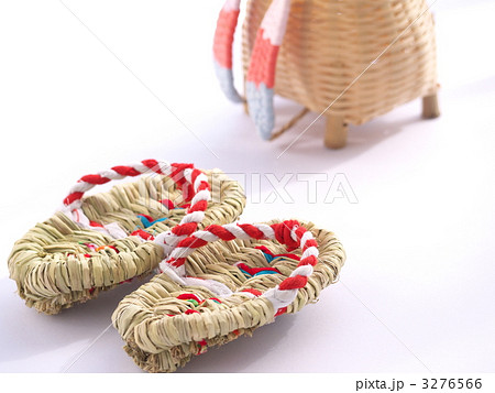 草鞋と背負い籠 3276566