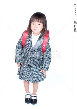 ランドセルを背負う女の子 3277751