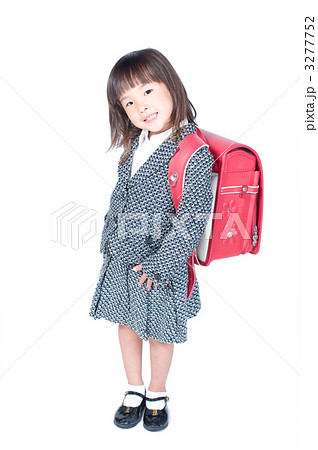 ランドセルを背負う女の子 3277752